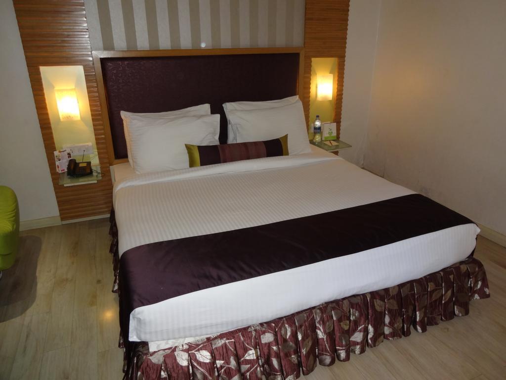 The Purple Leaf Hotels Hajdarabad Zewnętrze zdjęcie